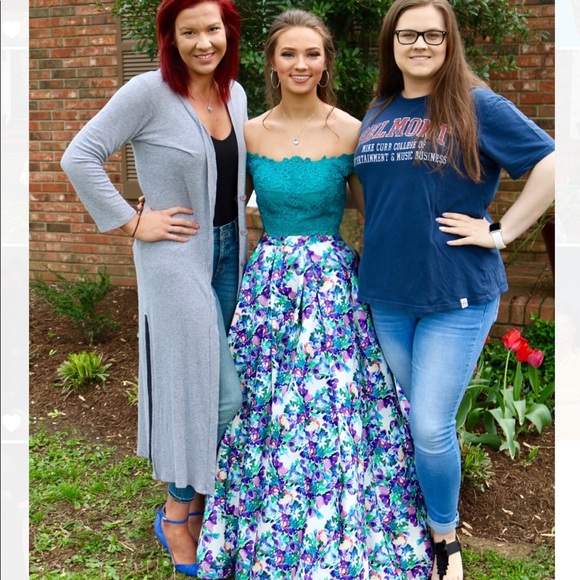 Ellie Wilde prom dress 💙 - Picture 2 of 5